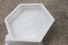 六棱塊護(hù)坡塑料模具什么材質(zhì)的好？