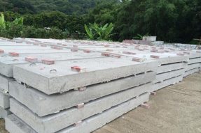 鋼筋混凝土蓋板模具澆筑水泥蓋板時應(yīng)使用哪種級別的鋼筋？