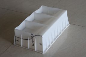 使用混凝土路側(cè)石塑料模具澆筑路側(cè)石過(guò)程中能否確定水泥混凝土配比？
