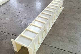 標(biāo)志樁、立柱 三孔立柱塑料模具109x14x14